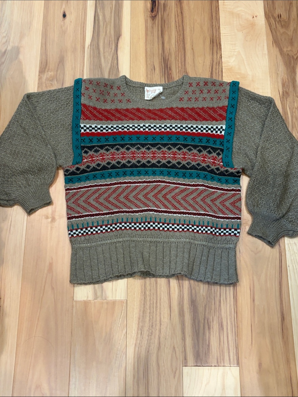 Vintage Crewneck Sweater with Contrasting Pattern